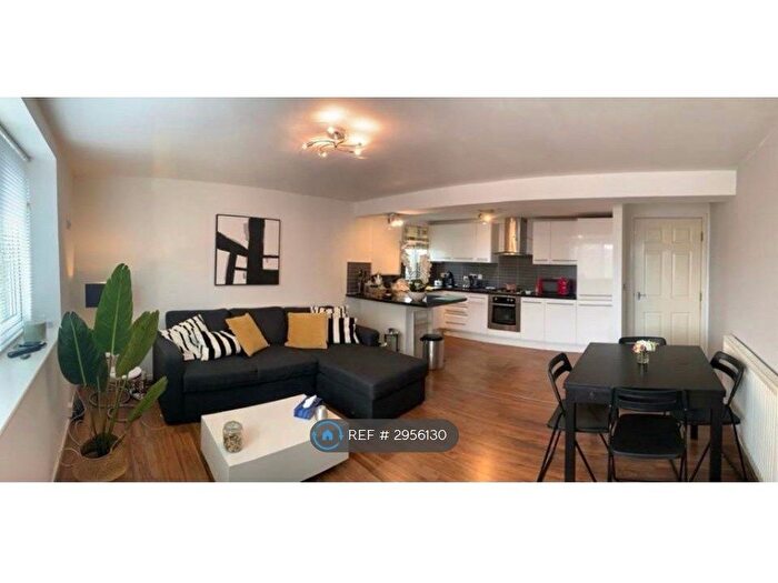 2 Bedroom Flat To Rent In Lions Court, Bolton, BL3