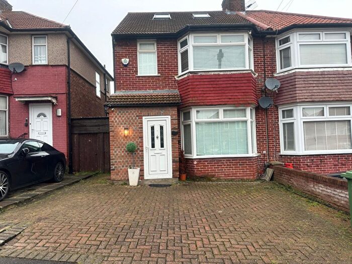 4 Bedroom Semi-Detached House To Rent In Lodore Gardens, London, NW9