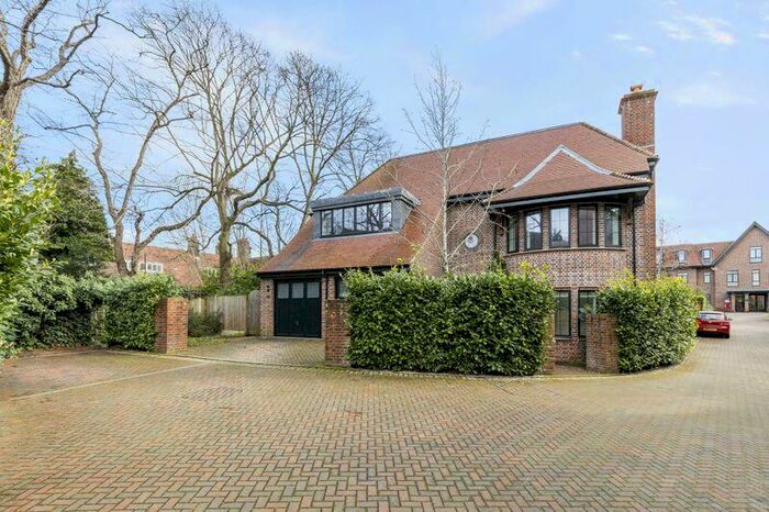 5 Bedroom Detached House To Rent In Chandos Way, Hampstead Garden Suburb, London, NW11