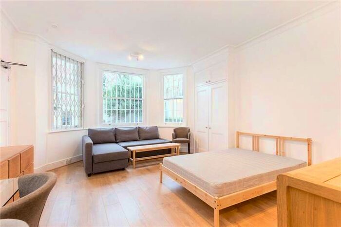Flat To Rent In Pembridge Square, London, W2