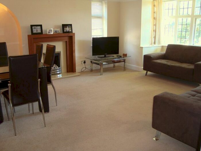 2 Bedroom Flat To Rent In Monks Drive, London, W3