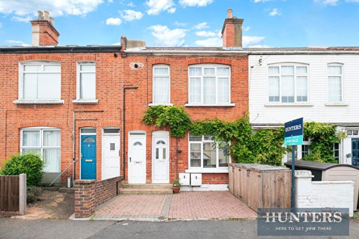 2 Bedroom Maisonette For Sale In Washington Road, KT4