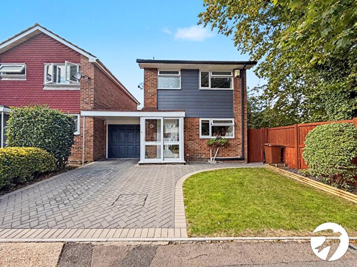 3 Bedroom Link Detached House For Sale In Catterick Road, Lordswood, Kent, ME5