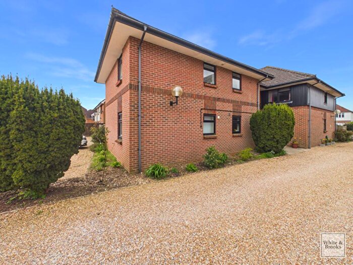 2 Bedroom Flat For Sale In Salthill Road, Verica Court Salthill Road, PO19