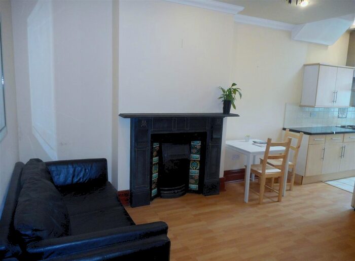 1 Bedroom Flat To Rent In Ninian Road, Roath, Cardiff, CF23