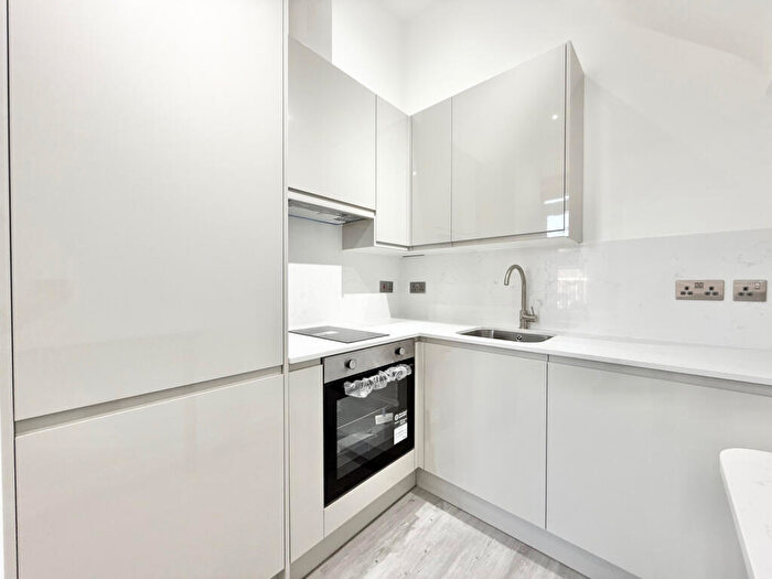 Flat To Rent In Canfield Gardens, NW6