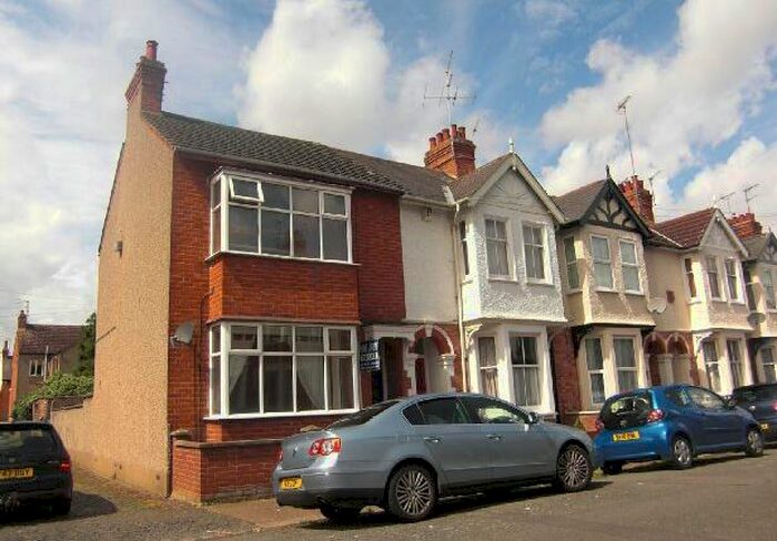3 Bedroom House To Rent In Garrick Road, Northampton, NN1