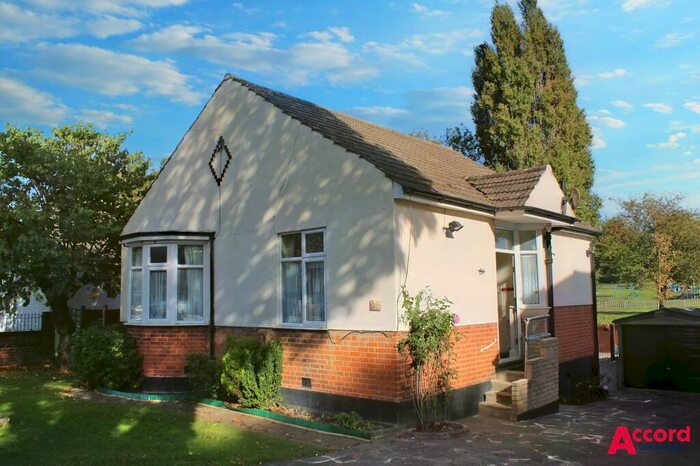 2 Bedroom Detached Bungalow To Rent In Kingston Road, Romford, RM1