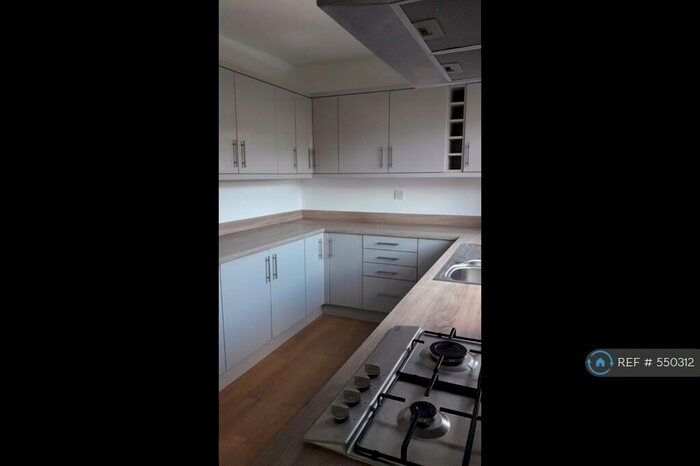 3 Bedroom Semi-Detached House To Rent In Halton Moor Avenue, Leeds, LS9