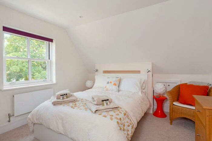 4 Bedroom Semi-Detached House To Rent In Cromwell Gardens Marlow, SL7
