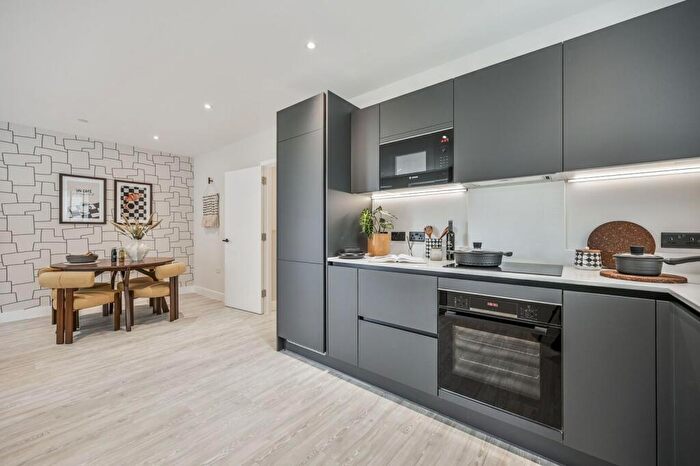 1 Bedroom Flat For Sale In North Gate Park, Harringay, London, N15
