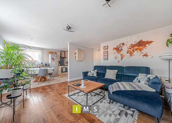 2 Bedroom Flat For Sale In London Road, Bicester, OX26