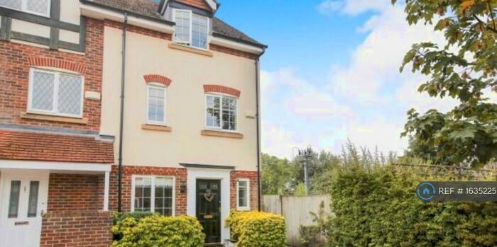 3 Bedroom End Of Terrace House To Rent In Arderne Place, Alderley Edge, SK9