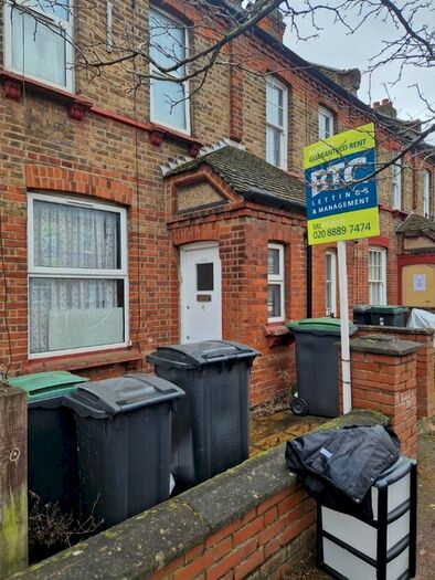 2 Bedroom Detached House To Rent In Farrant Avenue, London, N22