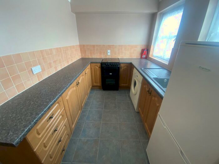 2 Bedroom Flat To Rent In Flaxmans Court, Brompton, Gillingham, ME7