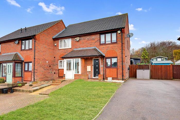 2 Bedroom End Of Terrace House For Sale In Mountview Close, Basildon, SS16