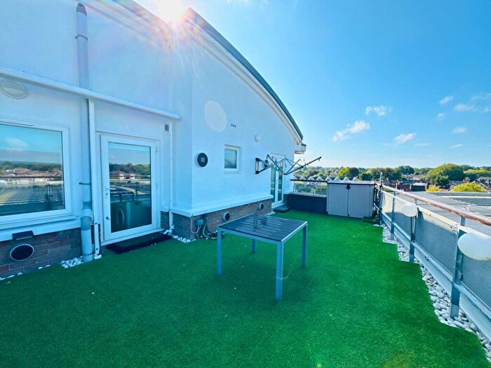 2 Bedroom Apartment For Sale In High Street, Crawley, West Sussex, RH10