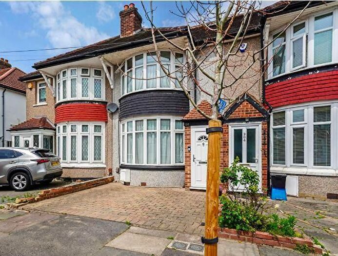 3 Bedroom Semi-Detached House To Rent In Stradbroke Grove, Ilford, Essex, IG5