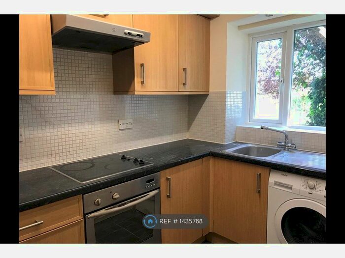 1 Bedroom Flat To Rent In Prestatyn Close, Stevenage, SG1