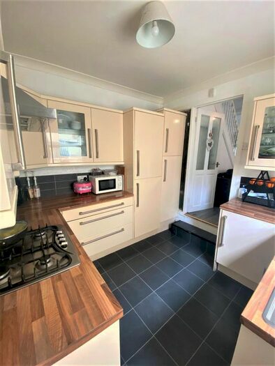 3 Bedroom Terraced House To Rent In Wedmore Road, Cardiff, CF11