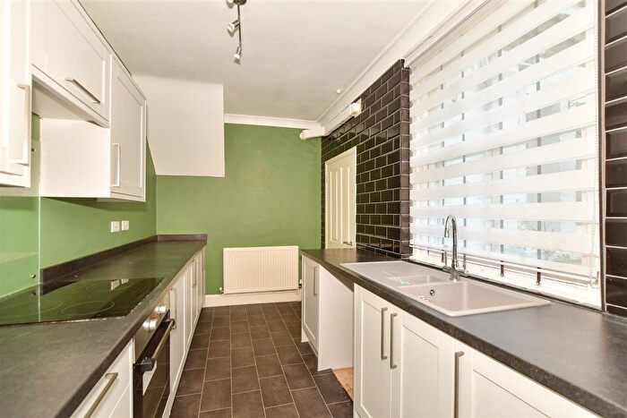 3 Bedroom Flat For Sale In Victoria Park, Dover, Kent, CT16