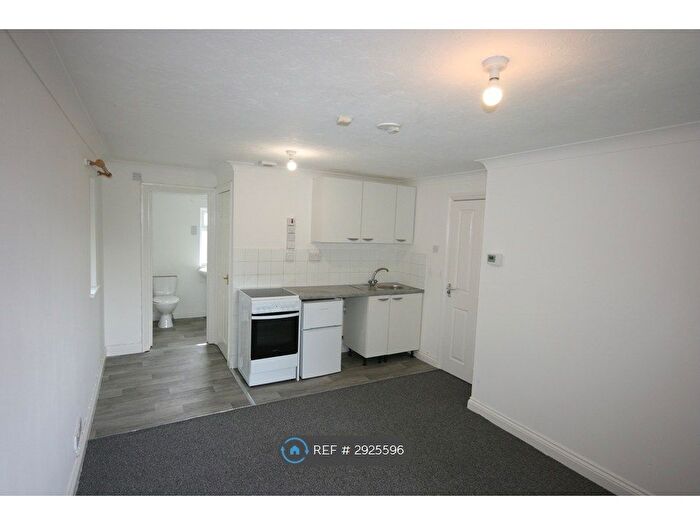 Studio To Rent In Violet Close, Bedford, MK42