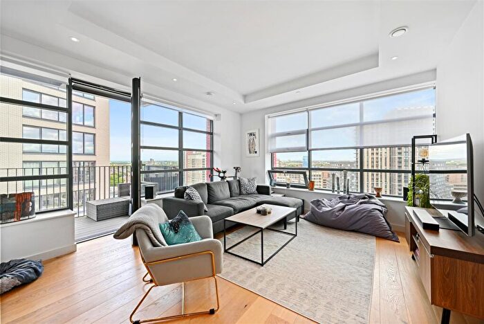 2 Bedroom Apartment To Rent In Defoe House, London, E14