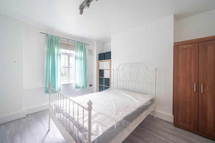 1 Bedroom Flat To Rent In Louvaine Road, St John's Hill, London, SW11