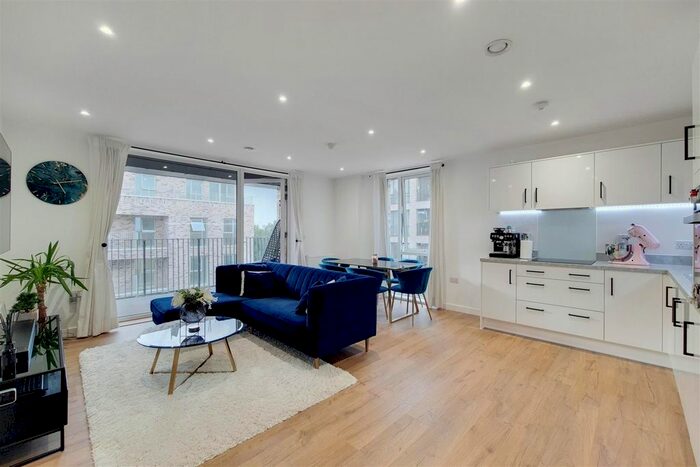 2 Bedroom Flat To Rent In Mahindra Way, Beckton, E6