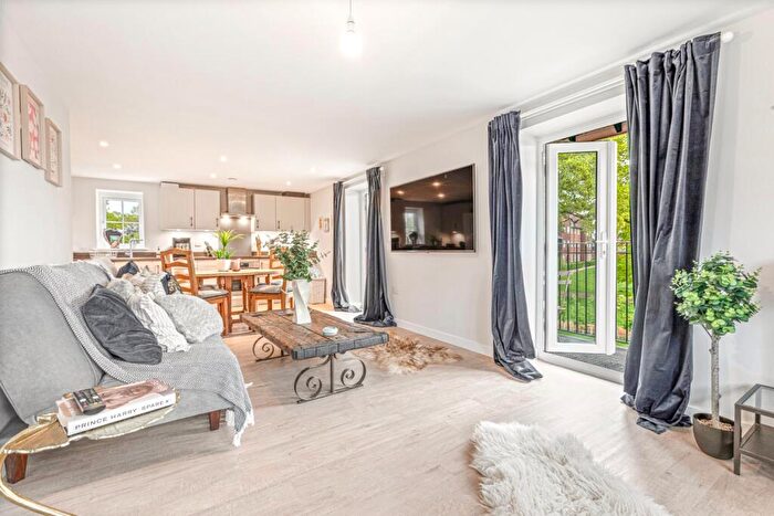 2 Bedroom Apartment To Rent In Franklin Gardens, Didcot, Oxfordshire, OX11