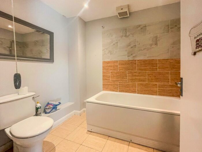 1 Bedroom Flat To Rent In Henley Place, Teynham, ME9