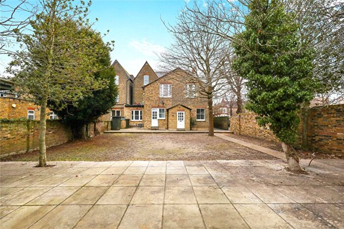 3 Bedroom Flat For Sale In Hanger Lane, London, W5