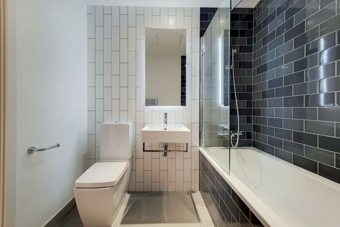 2 Bedroom Apartment To Rent In Starboard Way, London, E16