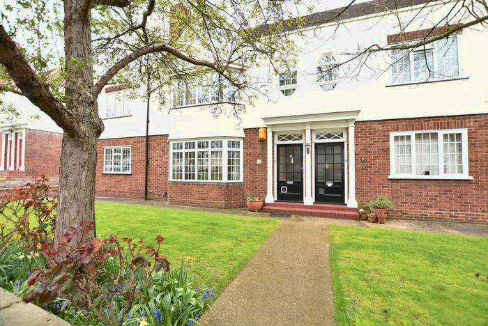 2 Bedroom Flat To Rent In Lock Chase, London SE3