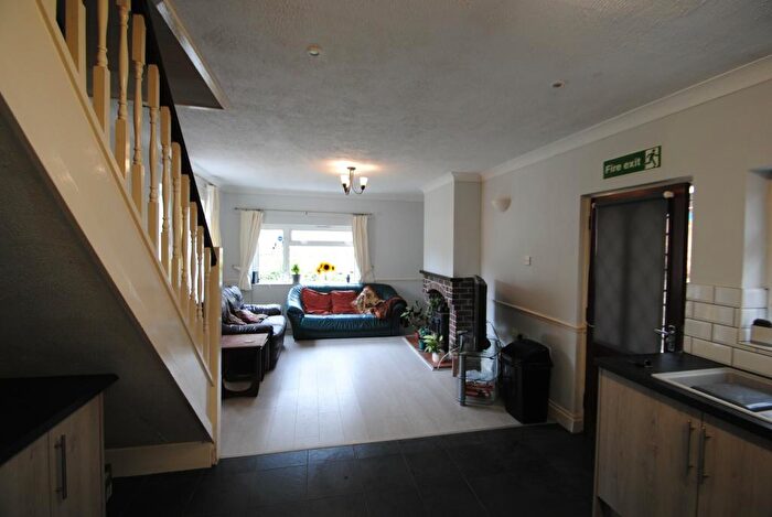5 Bedroom Detached House To Rent In Student House On Langside Avenue, BH12