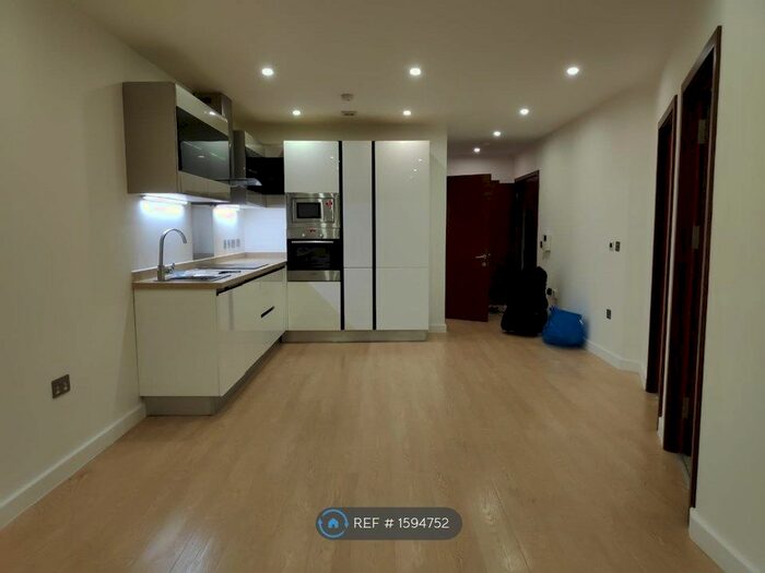 2 Bedroom Flat To Rent In Newgate, Croydon, CR0