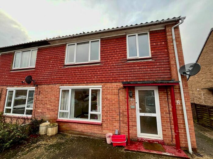 3 Bedroom Semi-Detached House To Rent In Park Avenue, Thatcham, RG18