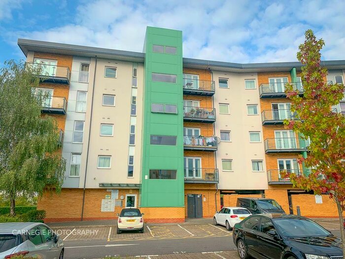 1 Bedroom Flat To Rent In Parkhouse Court, Hatfield, AL10
