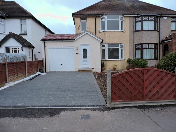 3 Bedroom End Of Terrace House To Rent In Stortford Road, Hoddesdon, EN11