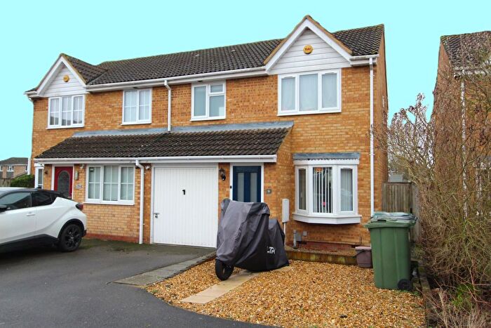 3 Bedroom Semi-Detached House For Sale In Berwick Way, Sandy, SG19