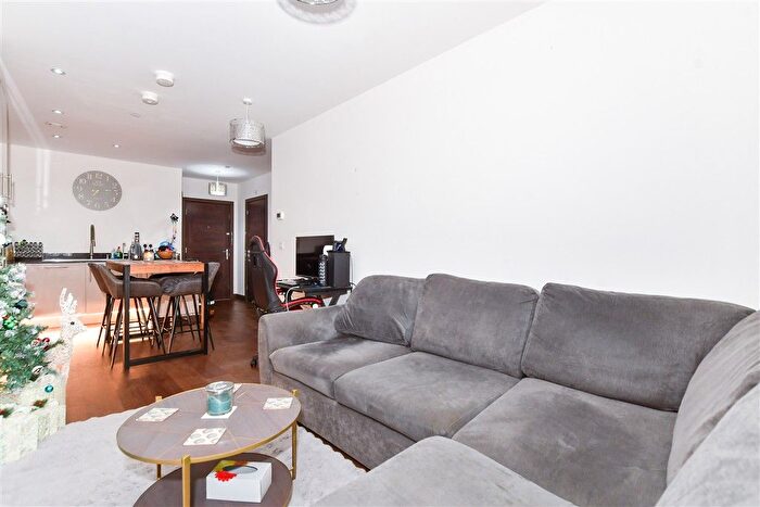 1 Bedroom Flat For Sale In Rosalind Drive, Maidstone, Kent, ME14