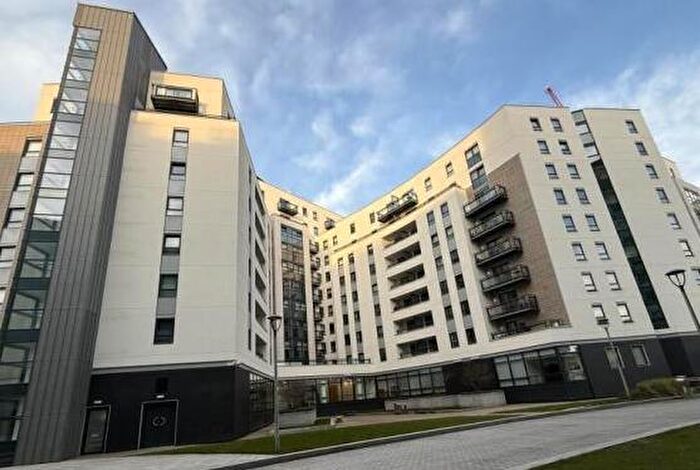 2 Bedroom Apartment To Rent In Marsh Lane, Leeds, LS9