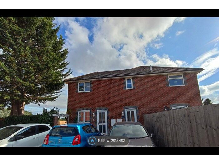 2 Bedroom Maisonette To Rent In Bowyer Close, Abingdon, OX14
