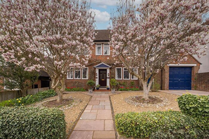 4 Bedroom Detached House For Sale In Bloomfield Road, Harpenden, AL5