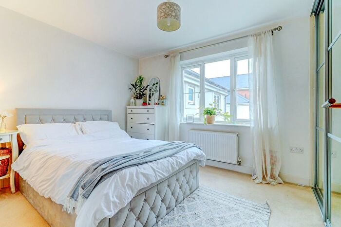 2 Bedroom Flat For Sale In Chequers Avenue, High Wycombe, Buckinghamshire, HP11