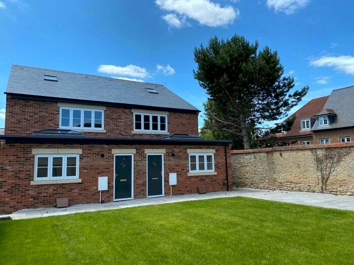 2 Bedroom Flat To Rent In Chapel Street, Bicester, OX26