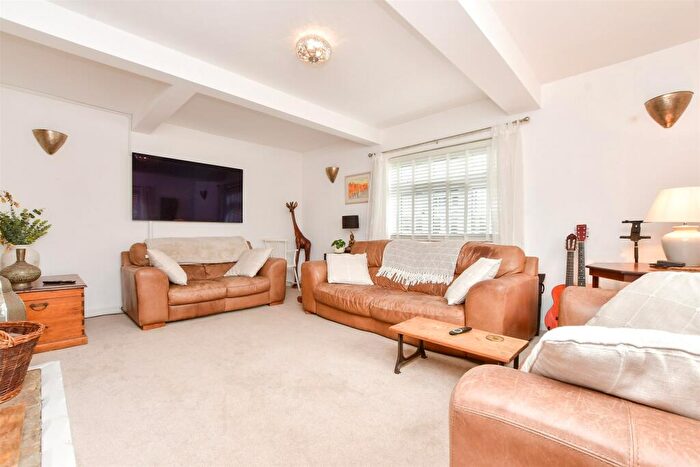 5 Bedroom Chalet For Sale In The Close, Horley, Surrey, RH6