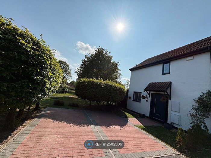 3 Bedroom End Of Terrace House To Rent In Camden Close, Swindon, SN5