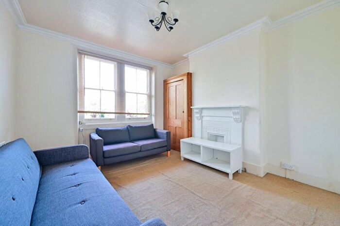 1 Bedroom Flat To Rent In Iliffe Street, Elephant And Castle, London, SE17