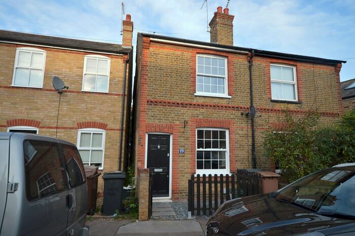 2 Bedroom Semi-Detached House To Rent In Grove Road, Chelmsford, CM2